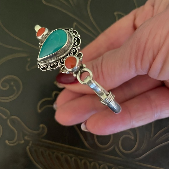 GREEN AGATE & CORAL Bangle. - Picture 2 of 5